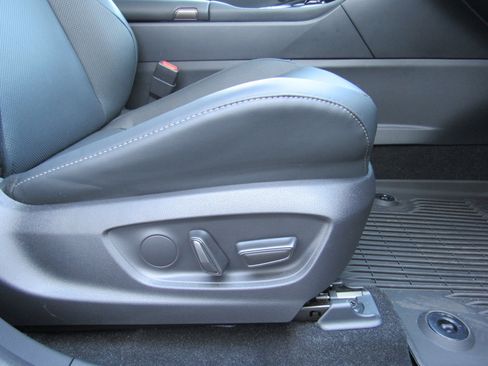 Used 2026 Toyota Crown Platinum image 37