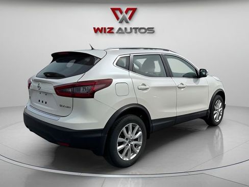 Used 2022 Nissan Rogue Sport SV image 2