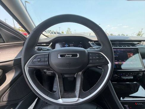 Certified 2023 Jeep Grand Cherokee Limited w/ Luxury Tech Group II AWD/4WD image 22