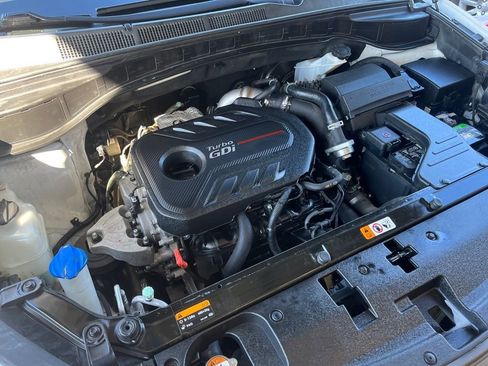 Used 2017 Hyundai Santa Fe Sport 2.0T image 9