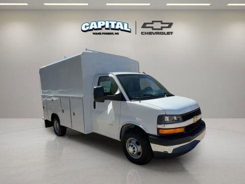 New 2025 Chevrolet Express 3500 Work Van w/ Power Convenience Package image 7