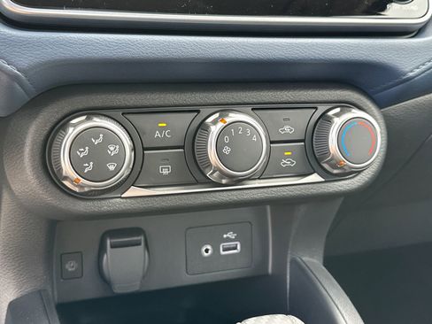 New 2025 Nissan Versa SV w/ Trunk Package FWD image 30