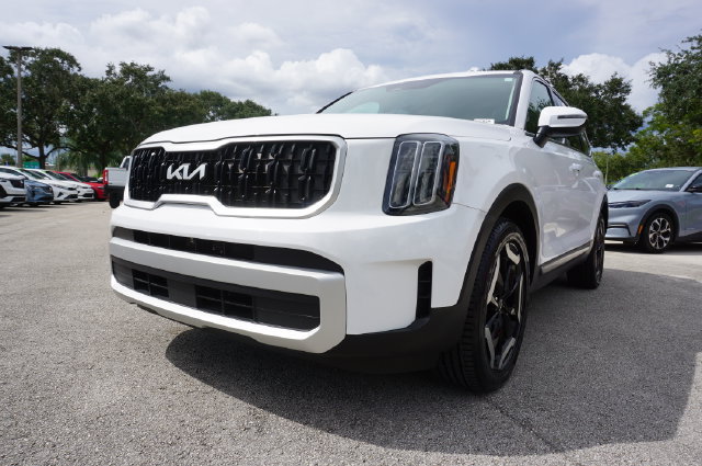 Used 2025 Kia Telluride EX FWD image 23