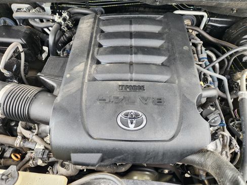 Used 2018 Toyota Sequoia SR5 RWD image 32