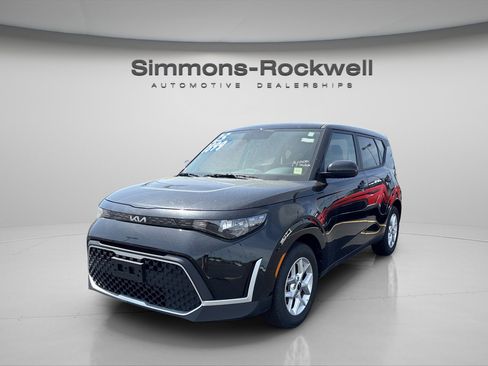 Used 2025 Kia Soul LX w/ LX Technology Package FWD image 1