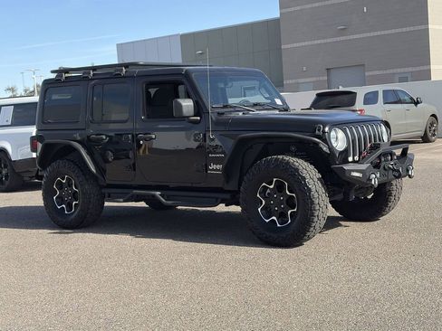 Used 2023 Jeep Wrangler Sahara w/ Cold Weather Group AWD/4WD image 5