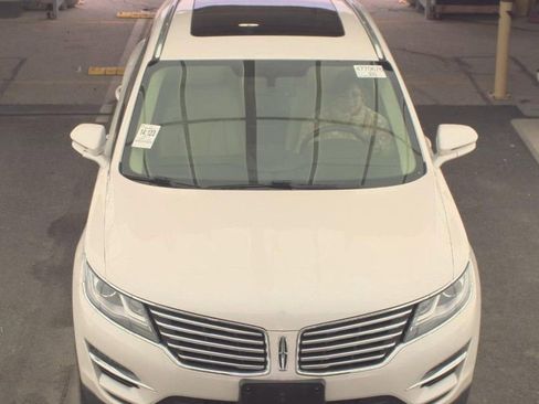Used 2017 Lincoln MKC Reserve FWD image 2