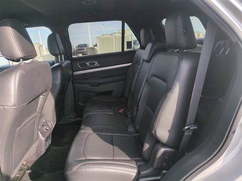 Used 2019 Ford Explorer XLT w/ Equipment Group 202A image 15