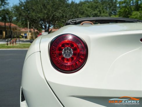 Used 2017 Ferrari California T RWD image 59