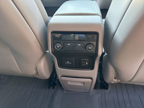 Used 2019 GMC Acadia SLT image 35