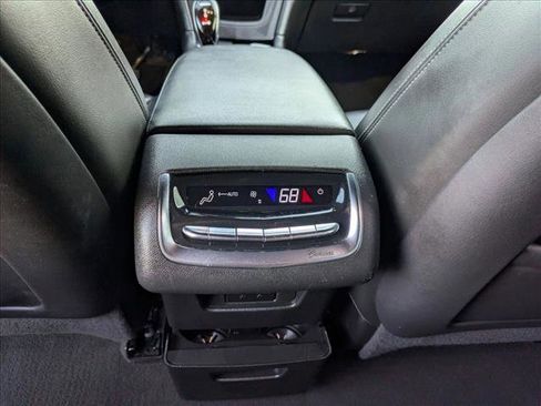 Used 2021 Cadillac XT6 Premium Luxury image 17