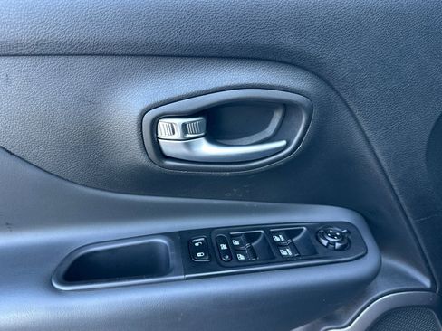 Used 2022 Jeep Renegade Latitude image 11