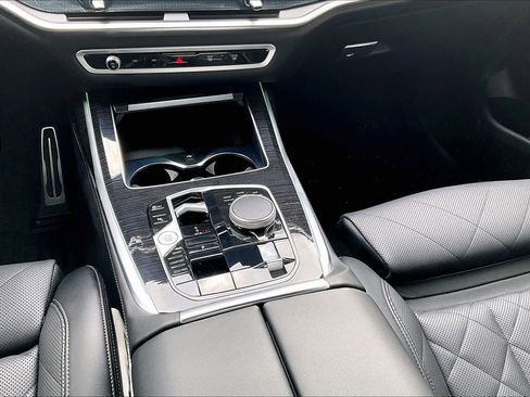 Used 2026 BMW X7 xDrive40i w/ M Sport Package image 17