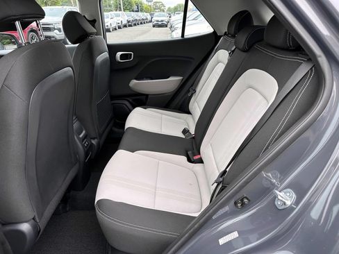 Used 2024 Hyundai Venue SEL FWD image 13