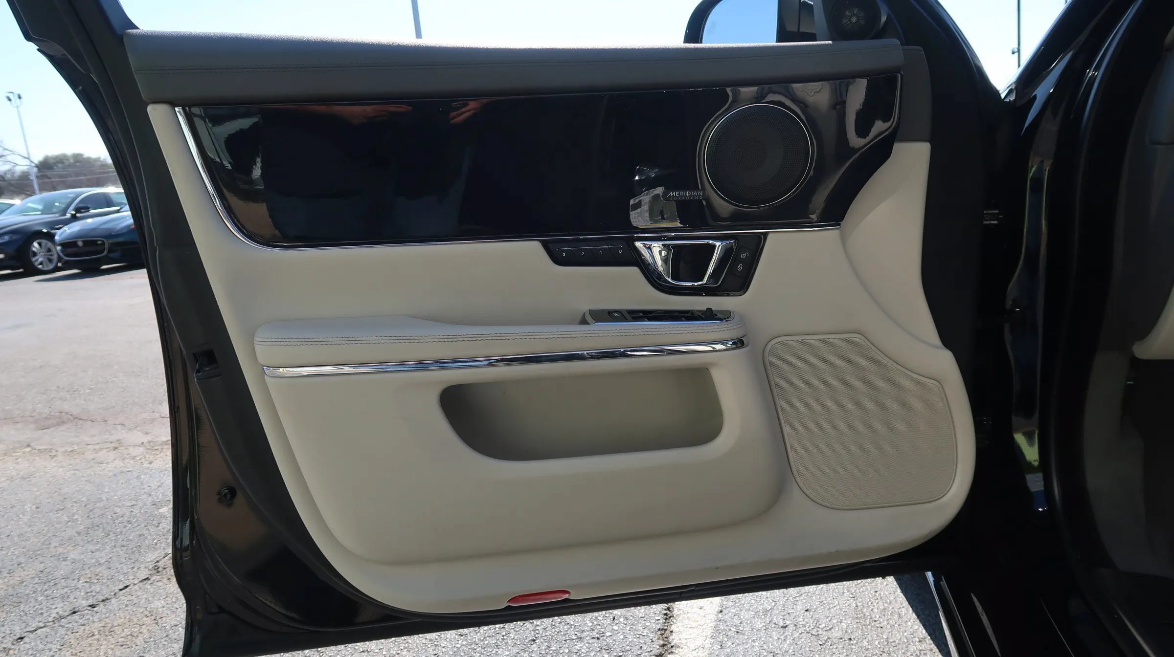 Used 2017 Jaguar XJ R-Sport RWD image 51