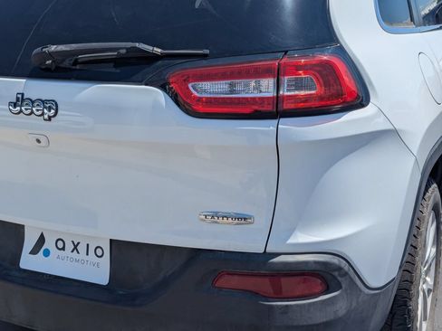 Used 2018 Jeep Cherokee Latitude w/ Cold Weather Group AWD/4WD image 5