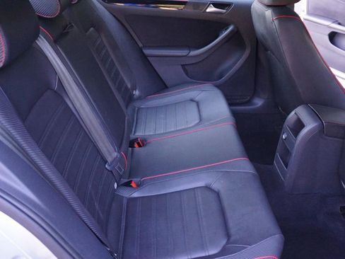 Used 2015 Volkswagen Jetta GLI SE FWD image 21