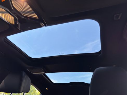 Used 2022 BMW 740i w/ M Sport Package RWD image 12