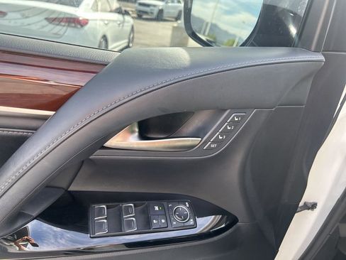 Used 2017 Lexus LX 570 4WD w/ Luxury Package image 19