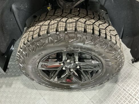 Used 2025 Chevrolet Silverado 1500 Custom Trail Boss w/ Dark Appearance Package image 47