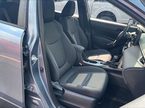 Used 2023 Toyota Corolla Cross LE w/ Moonroof Package AWD/4WD image 6
