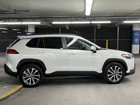 Used 2024 Toyota Corolla Cross XLE image 38