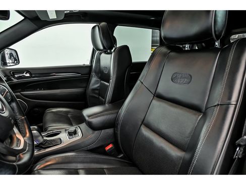 Used 2020 Jeep Grand Cherokee Overland AWD/4WD image 15