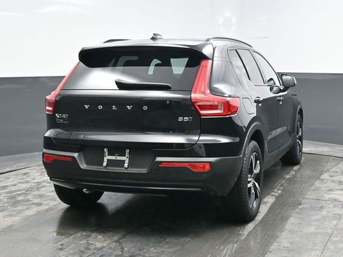 Used 2024 Volvo XC40 B5 Core image 6