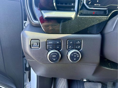 Used 2025 GMC Sierra 1500 SLT AWD/4WD image 14