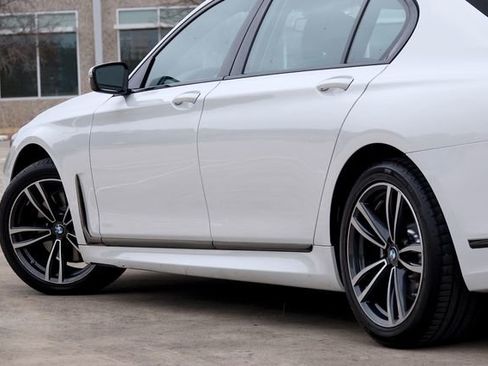 Used 2021 BMW 740i w/ M Sport Package image 21