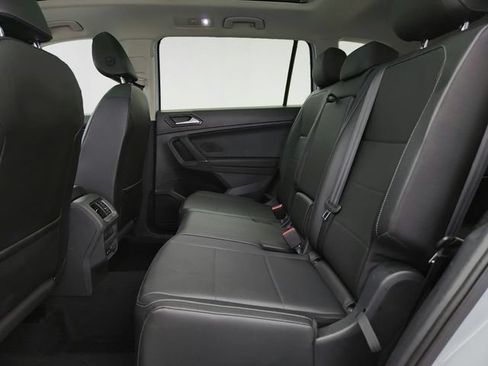 Used 2018 Volkswagen Tiguan SE FWD image 23