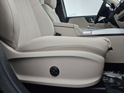 New 2026 Mercedes-Benz GLB 250 4MATIC image 16