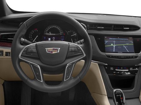 Used 2018 Cadillac XT5 FWD image 7