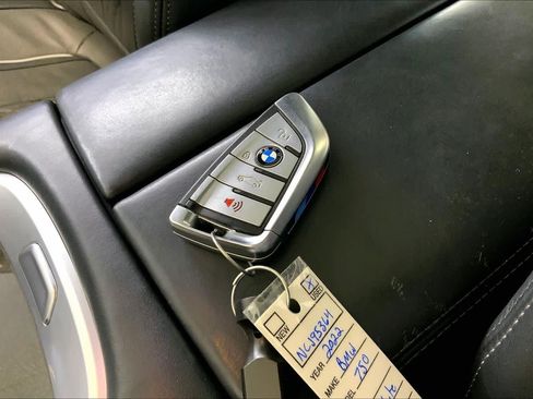 Used 2022 BMW 750i xDrive w/ Luxury Rear Seating Package AWD/4WD image 14