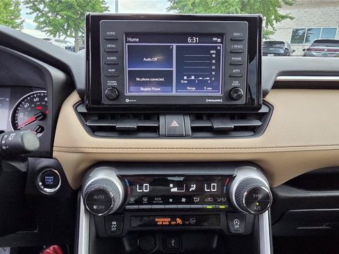 Used 2022 Toyota RAV4 XLE AWD/4WD image 22