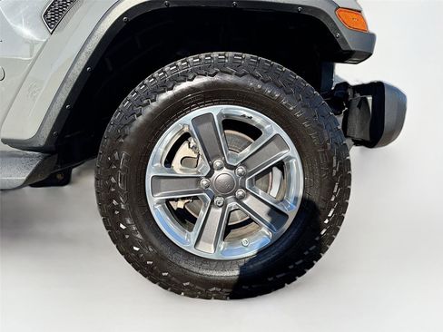 Used 2021 Jeep Wrangler Unlimited Sahara image 32