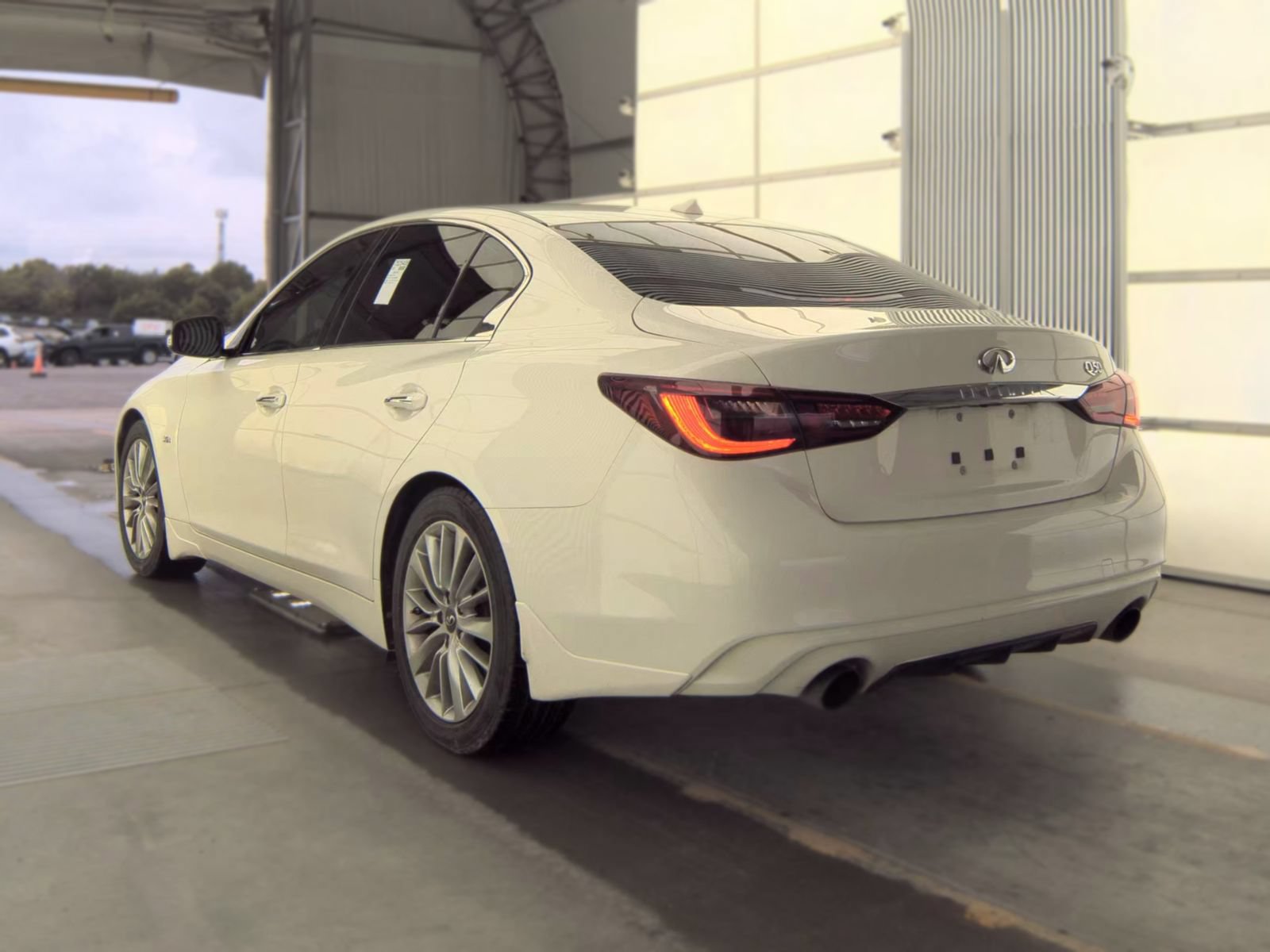 Used 2018 INFINITI Q50 Luxe w/ Cargo Package (L95) RWD image 2