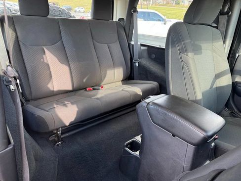 Used 2019 Jeep Wrangler Sport AWD/4WD image 9