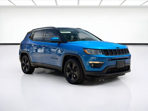 Used 2021 Jeep Compass Latitude FWD image 3