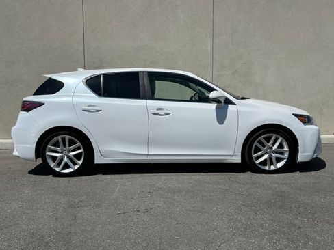 Used 2016 Lexus CT 200h w/ Navigation Package FWD image 5