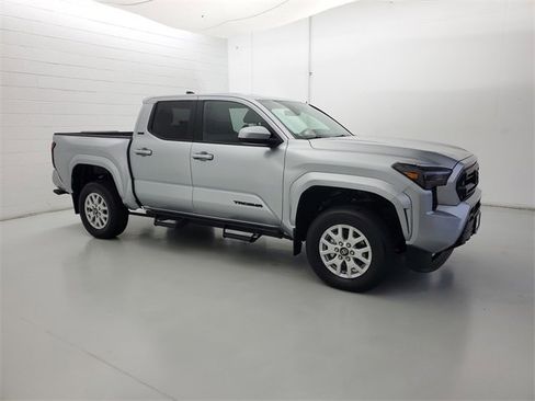 Used 2024 Toyota Tacoma SR5 image 4