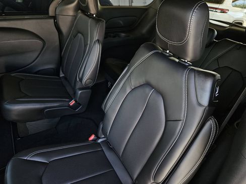 New 2026 Chrysler Pacifica Select w/ S Appearance Package FWD image 11