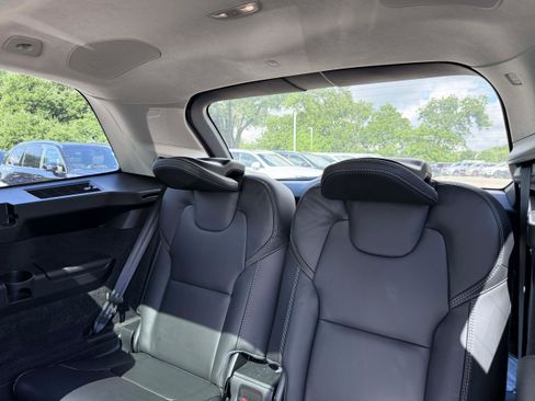 Certified 2025 Volvo XC90 T8 Ultra w/ Lounge Package AWD/4WD image 13
