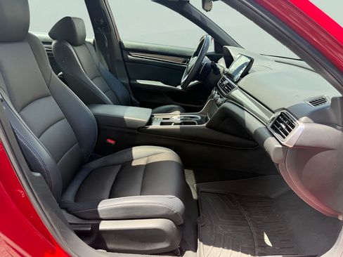 Used 2018 Honda Accord Sport image 14