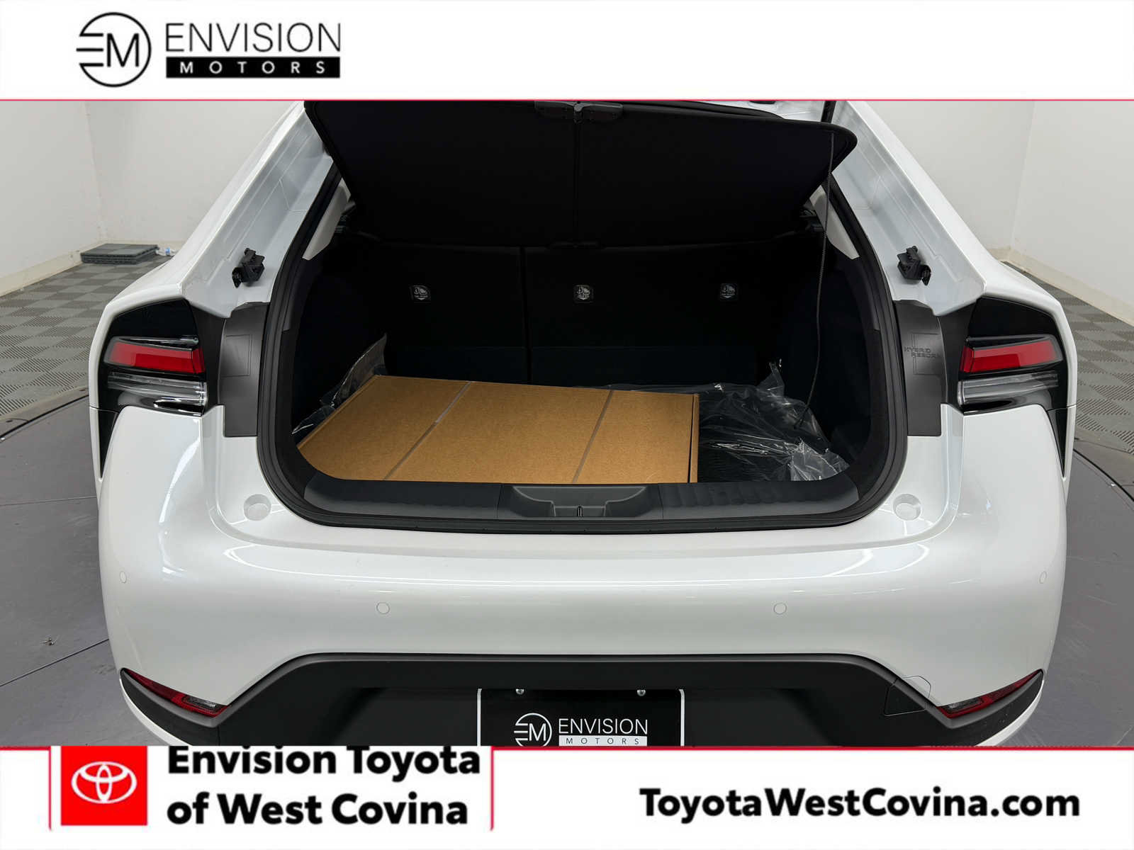 New 2027 Toyota Prius LE FWD image 13