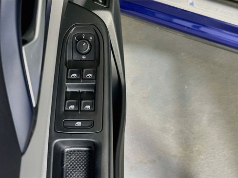 Used 2022 Volkswagen Taos SE FWD image 17