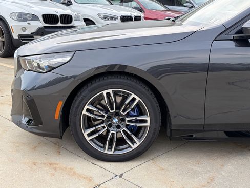 Used 2026 BMW 530i xDrive w/ M Sport Package AWD/4WD image 4