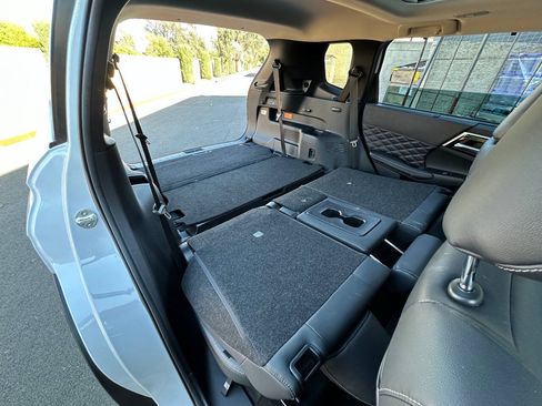 Used 2023 Mitsubishi Outlander SEL AWD/4WD image 39