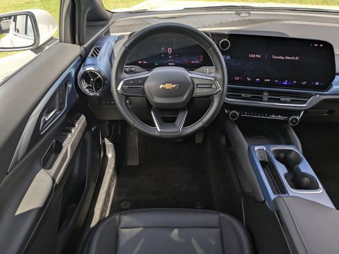 Certified 2025 Chevrolet Equinox EV LT w/ Convenience Package image 19