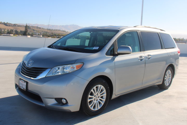 Used 2013 Toyota Sienna XLE FWD image 6